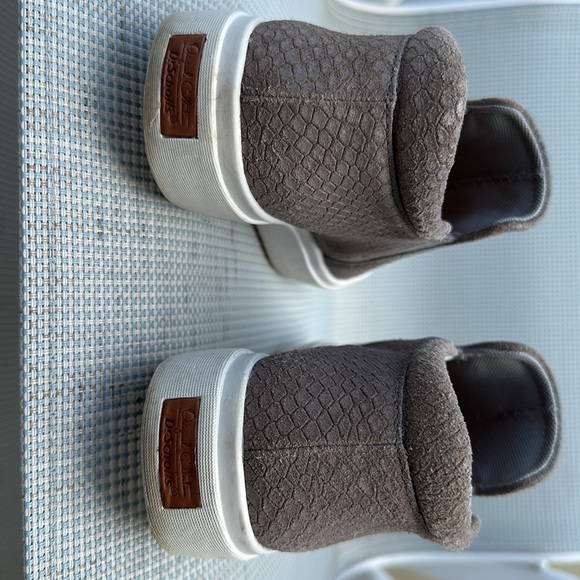 Dr. Scholls Women’s leather slip on ankle bootie - Picture 3 of 5